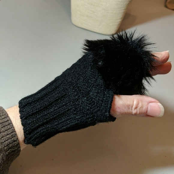 NEW Black Faux Fur Knit Mitts Fingerless Gloves - Picture 4 of 4